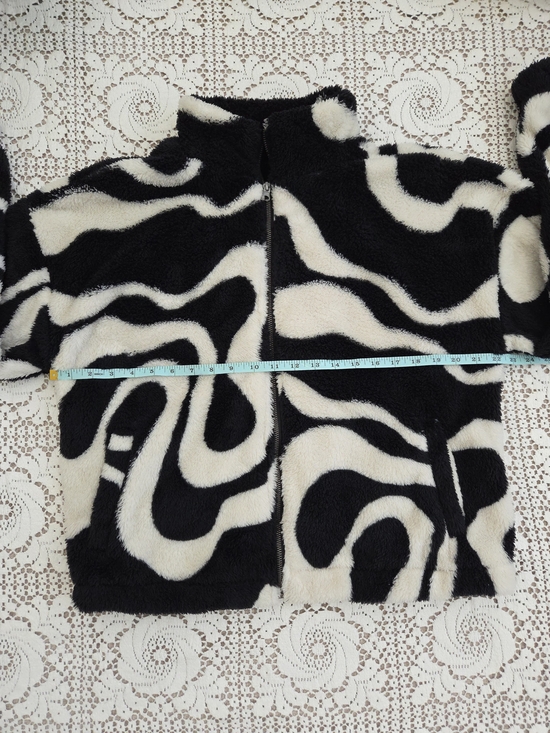 Thread & Supply Black & White Abstract Faux Shearling Jacket Size L - Picture 5 of 7